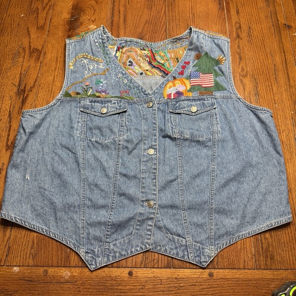 Republic Clothing Group Jackets & Blazers - Republic Women's Sleeveless Denim Vest Embroidered Button Embellishments Size 26